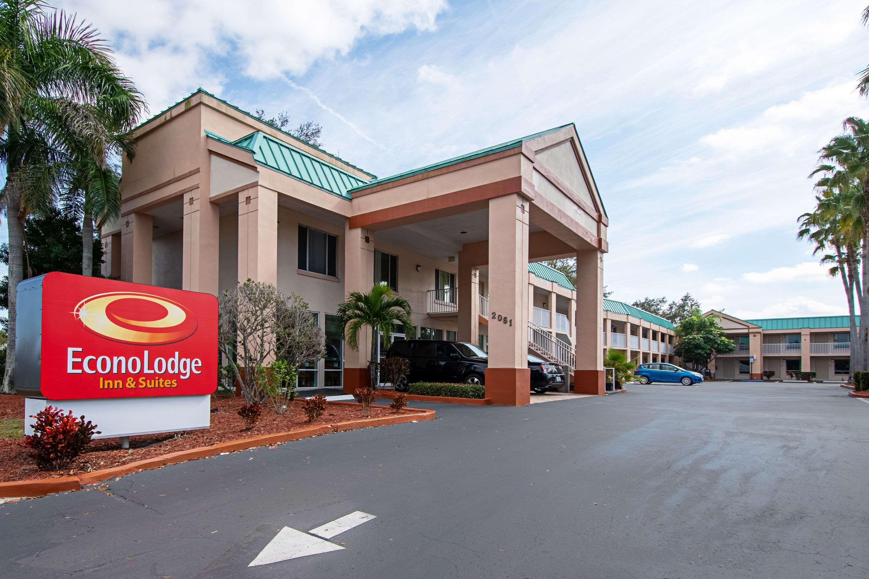 Ramada Limited Clearwater Hotel And Suites Exterior foto