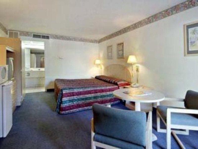 Ramada Limited Clearwater Hotel And Suites Quarto foto