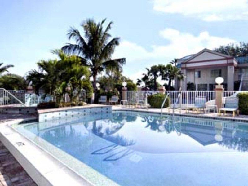 Ramada Limited Clearwater Hotel And Suites Instalações foto